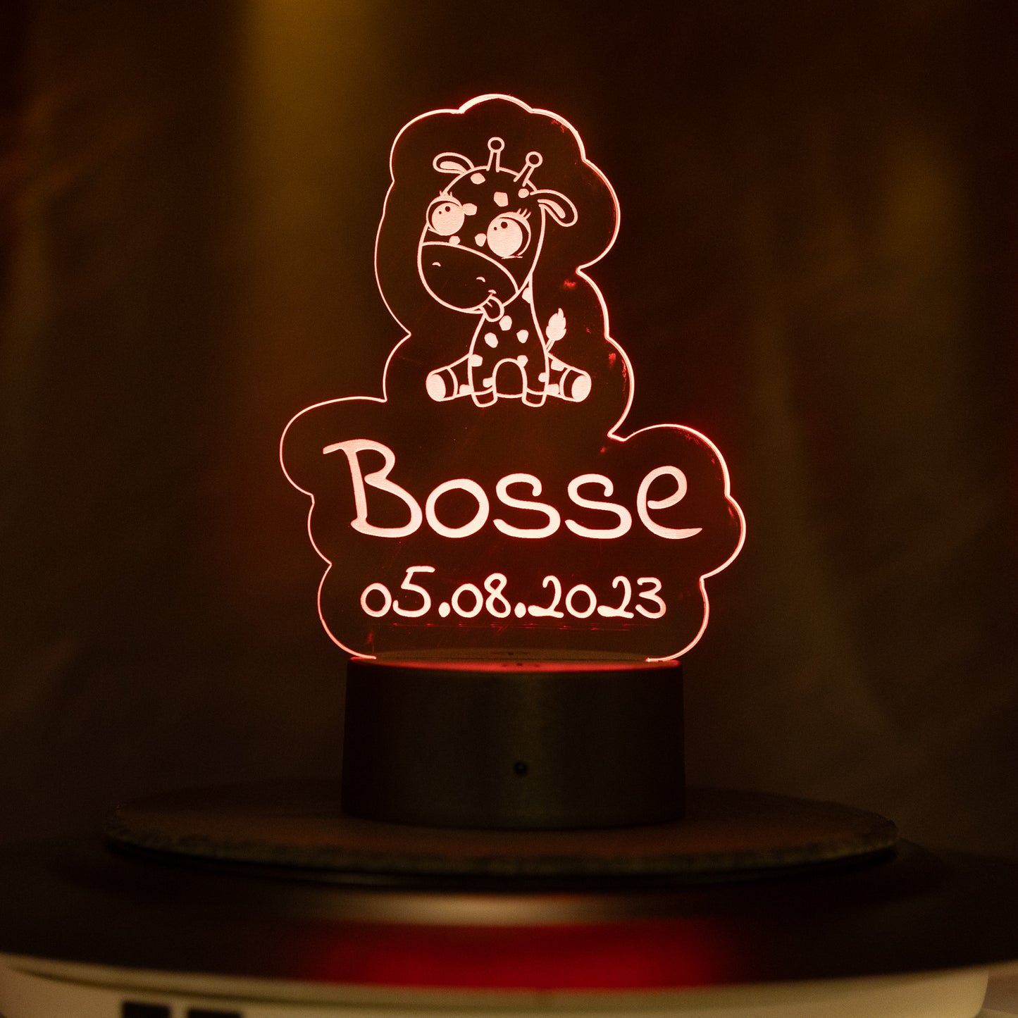 Nachtlicht Baby Tiere mit Name und Datum. Perfektes Geschenk zur Geburt. RGB Beleuchtung mit Fernbedienung. Batterie oder USB betrieben - Lovely Laser Design