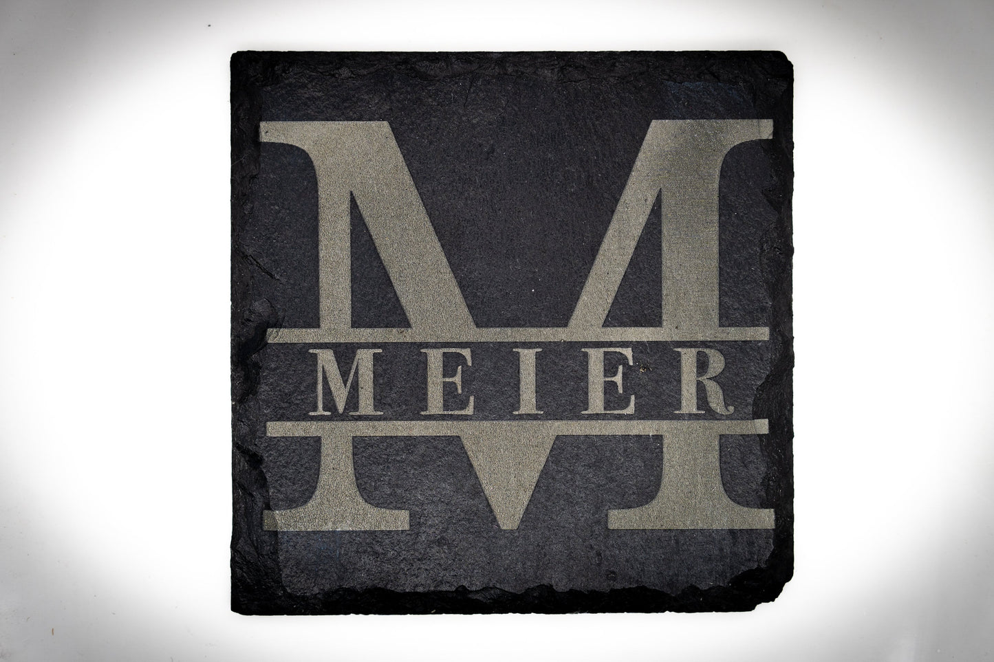 Untersetzer Schiefer Familie mit Monogramm personalisierte Lasergravur Motiv Druckbuchstabe - Lovely Laser Design