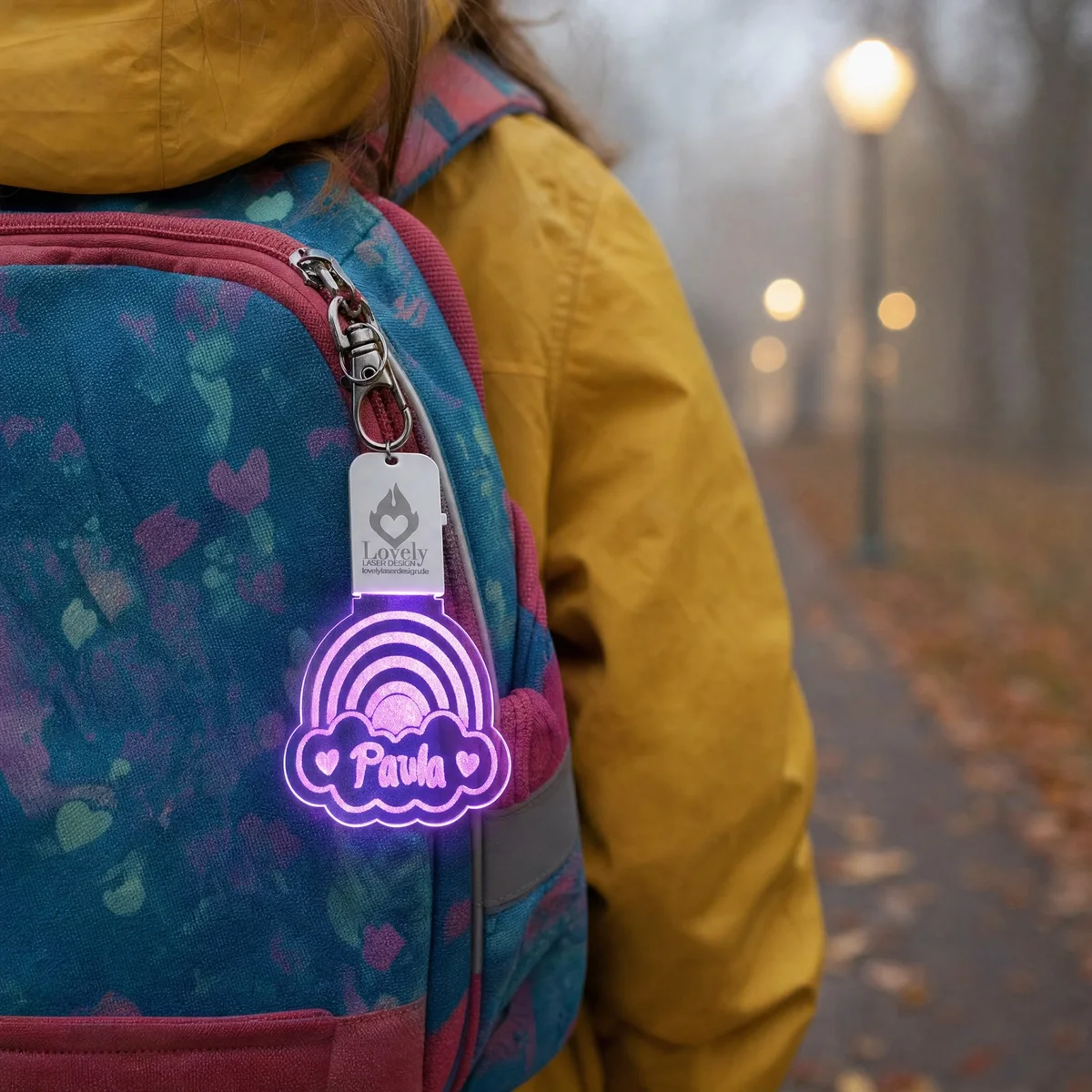 LED-Schlüsselanhänger Regenbogen aus graviertem Acrylglas mit Namen, leuchtend, mit weißem Leuchtmodul und Karabiner – Bild 2 von 5
