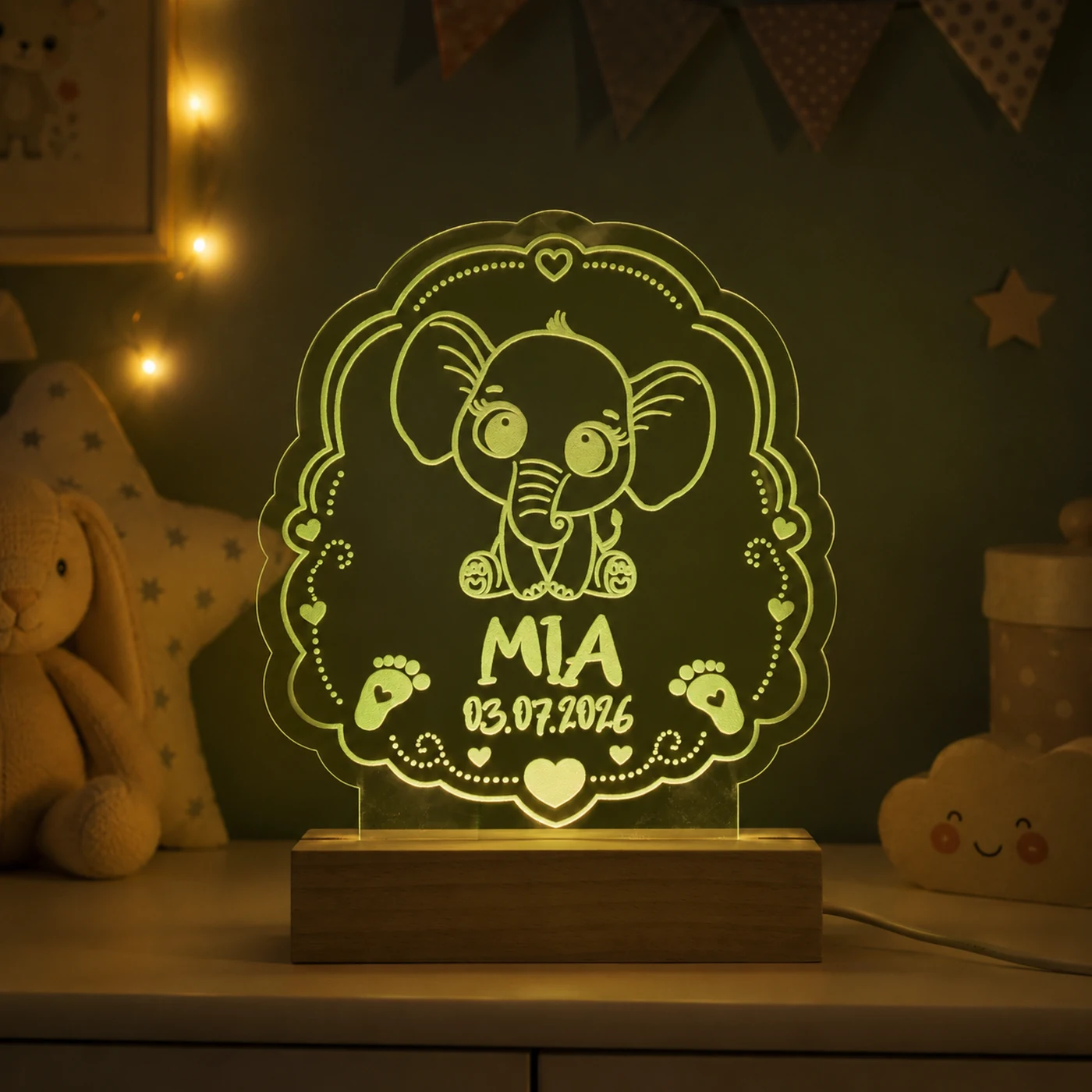 Personalisiertes LED-Nachtlicht für Kinder aus graviertem Acryl mit Elefant-Motiv, Name und Geburtsdatum, blau leuchtend im Kinderzimmer – Bild 5 von 9