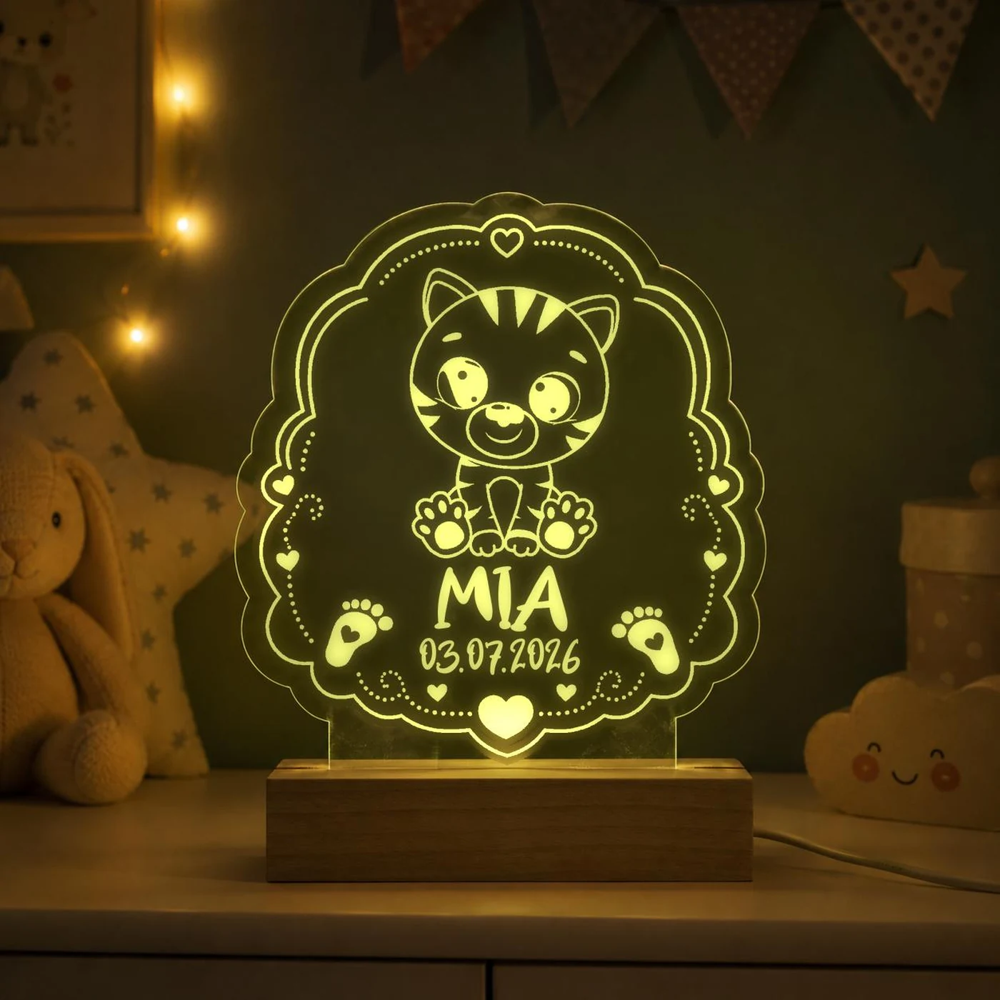 Personalisiertes LED-Nachtlicht für Kinder aus graviertem Acryl mit Tiger-Motiv, Name und Geburtsdatum, blau leuchtend im Kinderzimmer – Bild 3 von 8