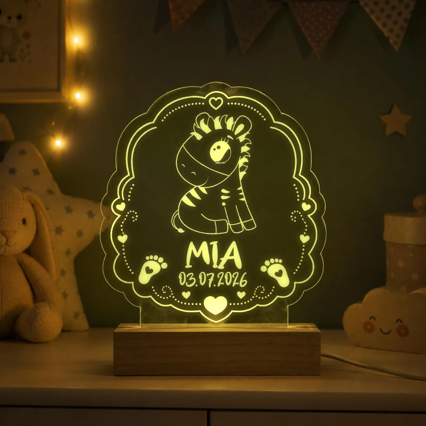 Personalisiertes LED-Nachtlicht für Kinder aus graviertem Acryl mit Zebra-Motiv, Name und Geburtsdatum, blau leuchtend im Kinderzimmer – Bild 3 von 8