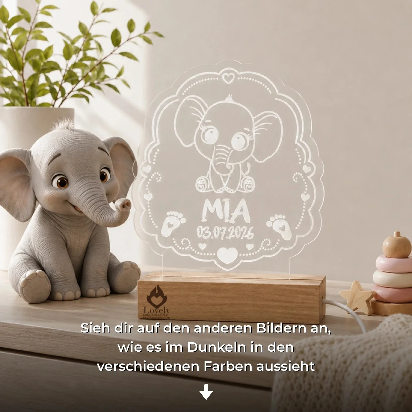 Personalisiertes LED-Nachtlicht für Kinder aus graviertem Acryl mit Elefant-Motiv, Name und Geburtsdatum, blau leuchtend im Kinderzimmer