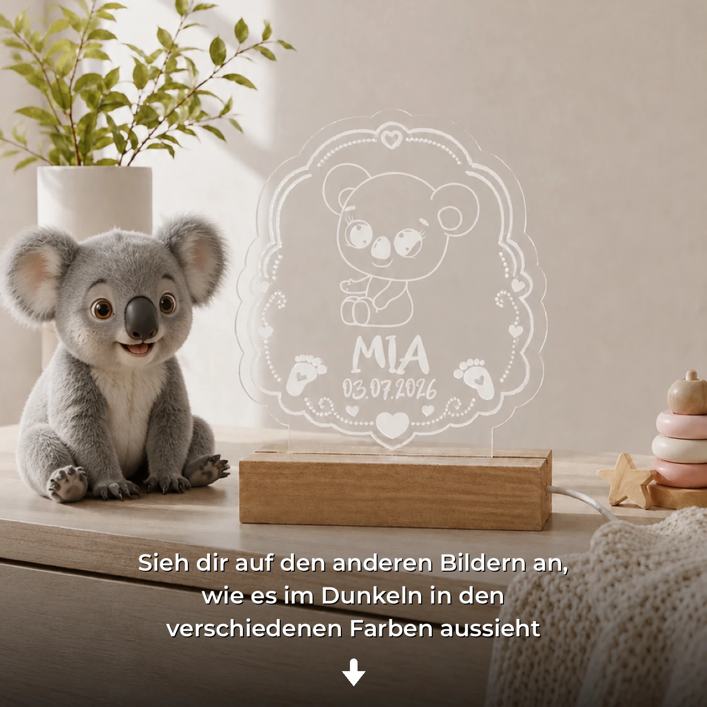 Personalisiertes LED-Nachtlicht für Kinder aus graviertem Acryl mit Koala-Motiv, Name und Geburtsdatum, blau leuchtend im Kinderzimmer