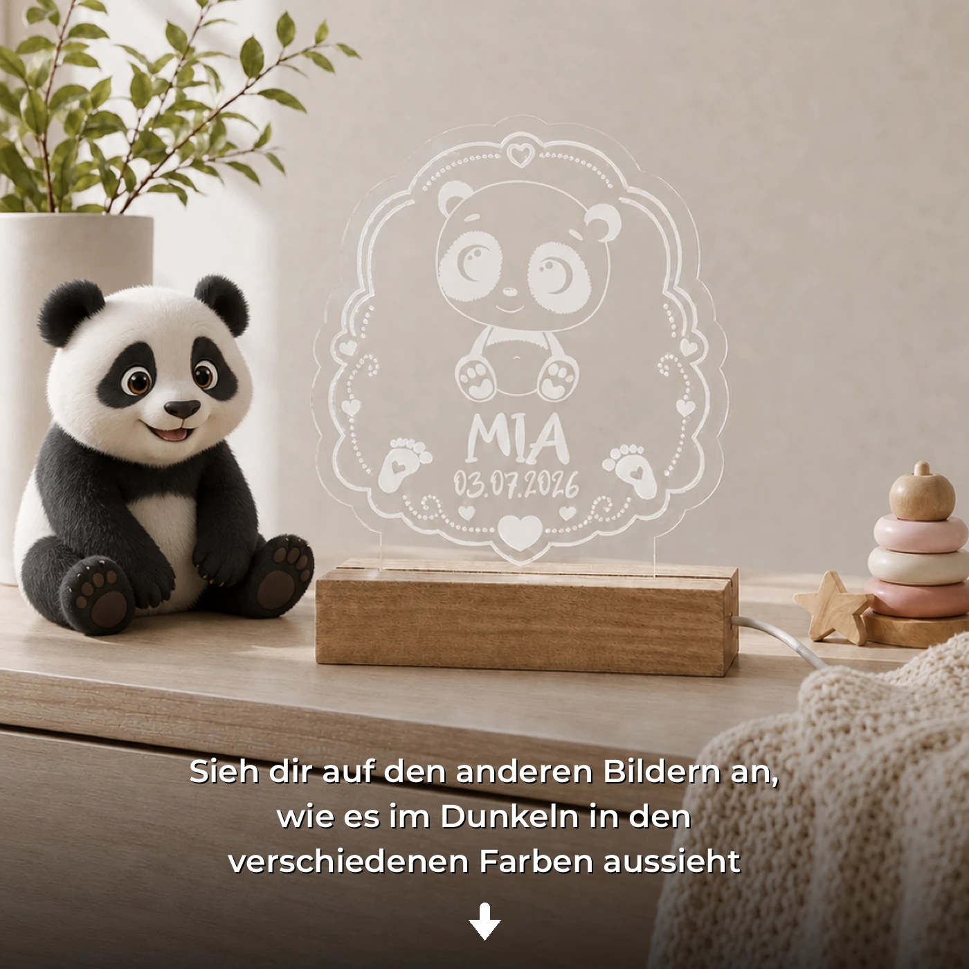Personalisiertes LED-Nachtlicht für Kinder aus graviertem Acryl mit Panda-Motiv, Name und Geburtsdatum, blau leuchtend im Kinderzimmer