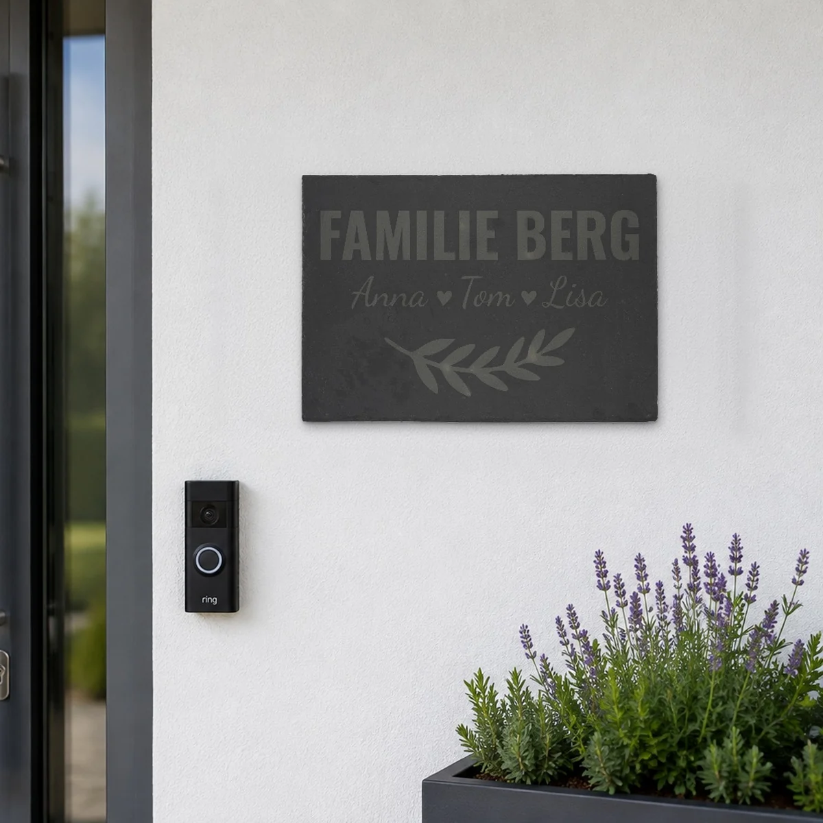 Namensschild für die Haustür aus Schiefer mit graviertem Familiennamen, Vornamen mit Herzen und Zweig