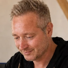 Ricky Langhans, Gründer von Lovely Laser Design, in seiner Werkstatt in Quickborn
